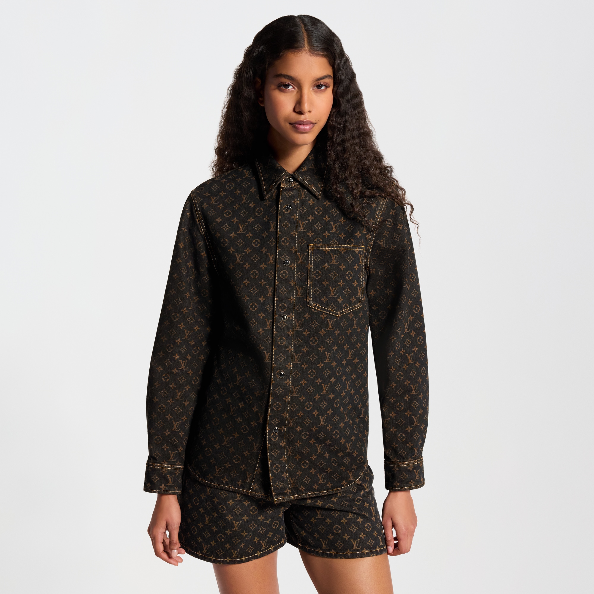 ルイヴィトン エンブロイダード ロゴ 新作 本物 デニム シャツ L Monogram Denim Shirt - Women - Ready-to-Wear | LOUIS VUITTON ®